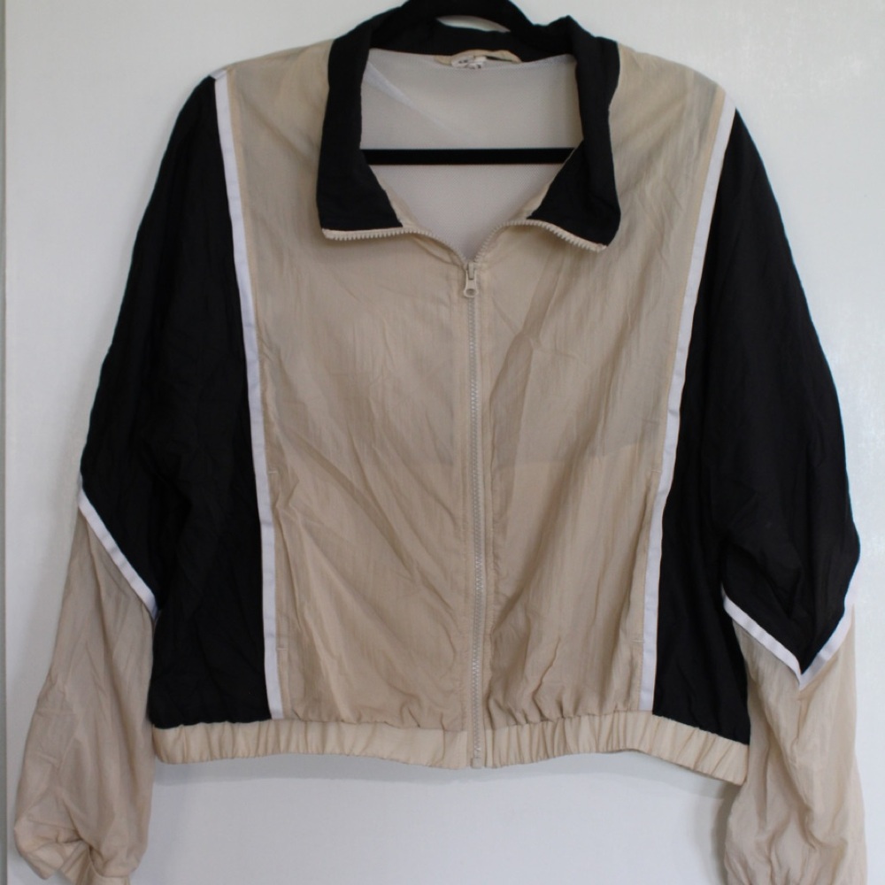 ZYIA Lightweight Jacket Color: Beige, Black, and White Size:L